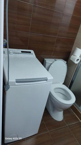 a bathroom with a toilet and a sink at Blue Infinity in Káto Ássos