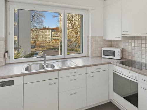 Cozy and sunny 2BR flat in the city centre - Sky10