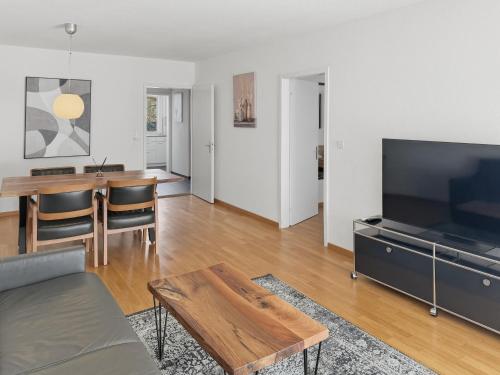 Cozy and sunny 2BR flat in the city centre - Sky10