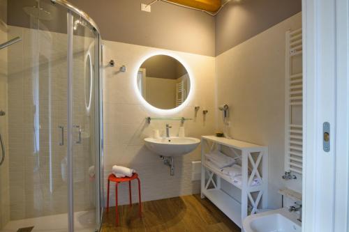a bathroom with a sink and a shower at Albergo Diffuso La Piana dei Mulini in Colledanchise