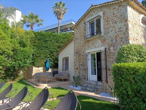 Pour vos vacances à Cannes, voici une ravissante villa de 6 chambres avec piscine privée
