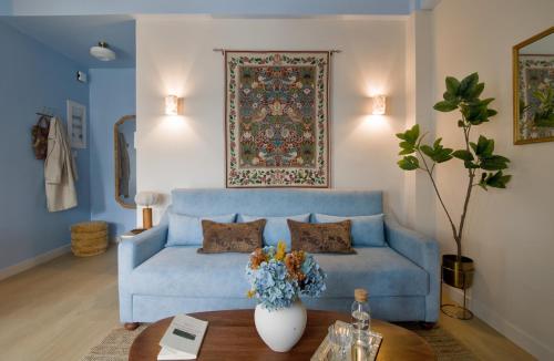Retro Chic Apartment- Near Metro by ΜΡS