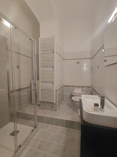 GuestHost -Oronzo Apartment Washington
