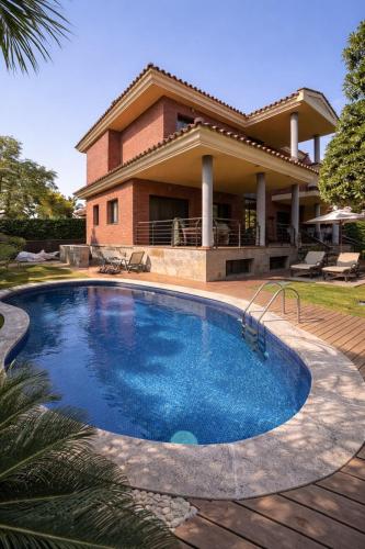 Luxury Villa Salou 12 Guests Private Pool Jacuzzi & Sauna 10 min Beach