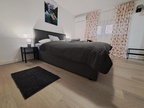 Foto Apartments Orlić - Self check-in with code, WI-FI, Netflix, smart TV, garden, terrace