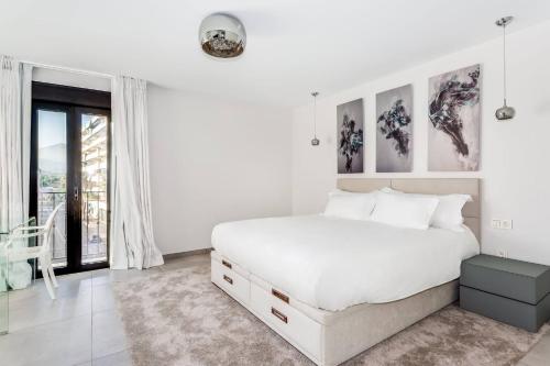By RIVA - Contemporary 1 Bedroom Luxury Apt inside Puerto Banus
