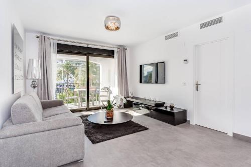 by RIVA - Beautiful 1 Bedroom Chic Apartment in Banus Gardens