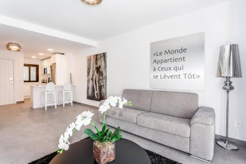 by RIVA - Beautiful 1 Bedroom Chic Apartment in Banus Gardens