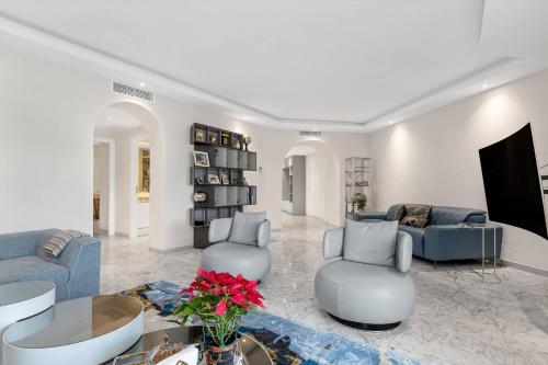 Modern and Large apartment in the heart of Puerto Banus