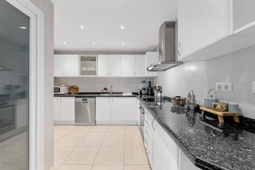 Modern and Large apartment in the heart of Puerto Banus