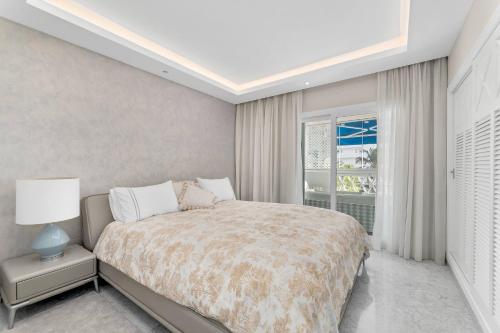 Modern and Large apartment in the heart of Puerto Banus