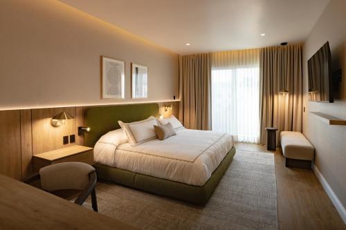 a hotel room with a bed and a window at Hotel Core Suites Estadio Akron in Zapopan