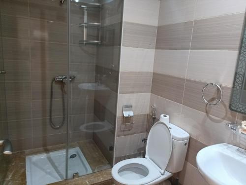 a bathroom with a toilet and a shower and a sink at Cosy appart 3p in Rabat
