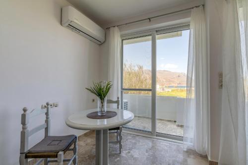 Balos Breeze Seaside House - Walk to Beach