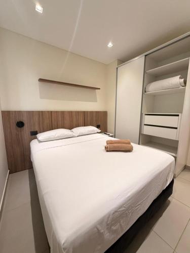 a bedroom with a large white bed in a room at Molas 112B in Asunción