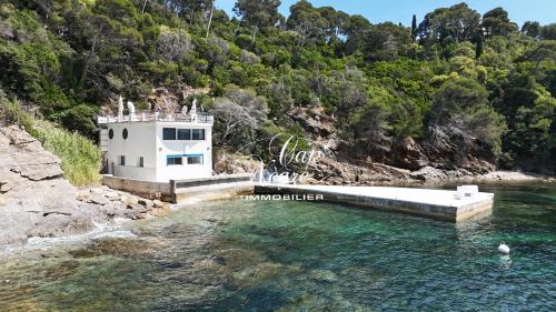 Villa pieds dans l'eau pour 10 personnes avec port privé et rooftop à Cavalière