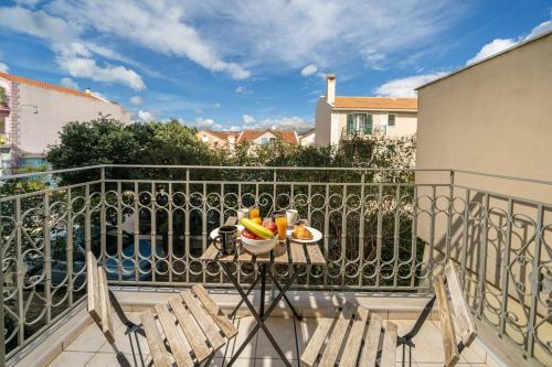 Urban Break Apartments 2