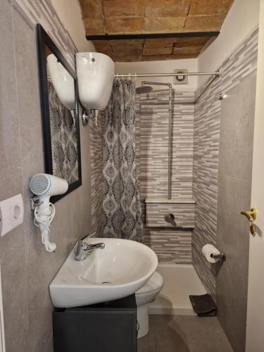 a bathroom with a sink and a toilet at Affittacamere Fulginiae in Foligno