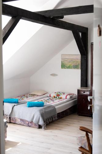 a bedroom with two beds in a attic at Pensjonat u Bernackich in Smołdzino