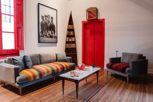 a living room with two couches and a christmas tree at Casa Cielo Cardenal in Concepción del Uruguay