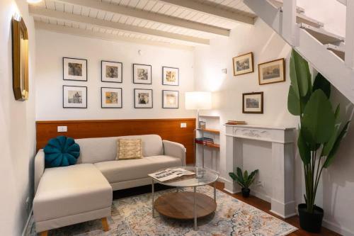 Central Bright Loft with FREE Private Parking