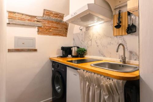 Central Bright Loft with FREE Private Parking