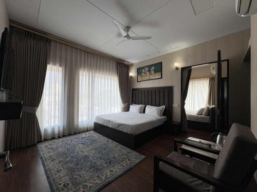 a hotel room with a bed and a mirror at Hotel temple view inn in Anandpur Sāhib