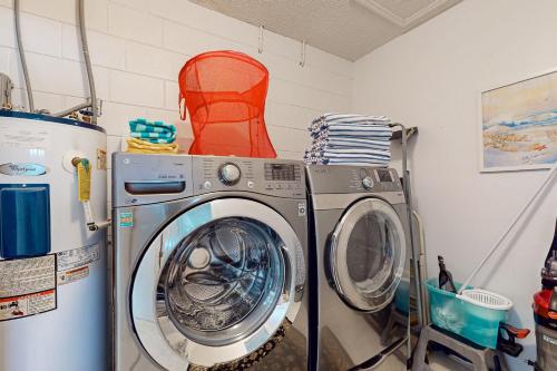 Dog-friendly getaway with private pool, tennis & AC - near theme parks photo 25