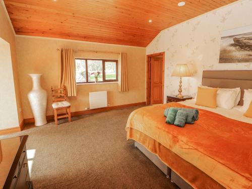 a bedroom with a large bed and a window at Old Riggs Paddock in Penrith