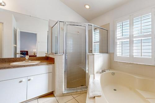 Dog-friendly getaway with private pool, tennis & AC - near theme parks photo 24
