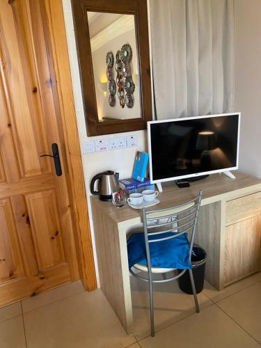Televisor o centre d'entreteniment de Ta’ Giljan B&B Gozo