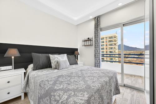 Oceanview Paradise 2BR: High-Speed WiFi & Office | Walk to Beach & Restaurants