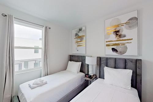 Dog-friendly radiant & modern townhome with private pool, patio, AC, & W/D photo 3