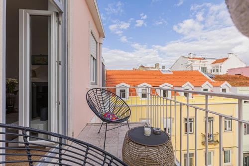 Cortes Apartment in Lisbon Historic Neighborhood