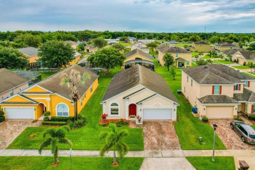 Home in gated community w/private heated pool, air hockey, tennis, clubhouse photo 27