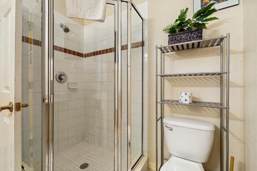 Home in gated community w/private heated pool, air hockey, tennis, clubhouse photo 19