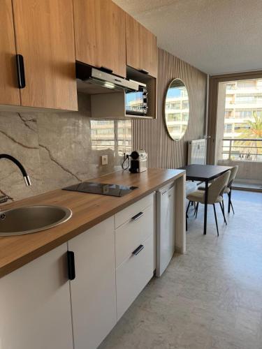Nouveauté ! Studio front de mer terrasse et parking Cannes