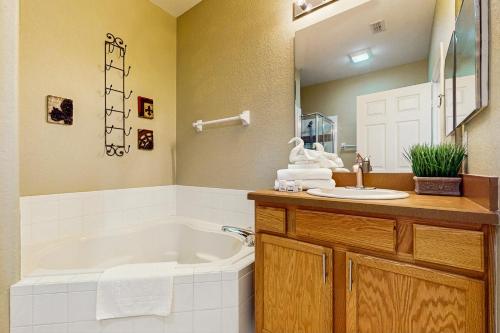 Home in gated community w/private heated pool, air hockey, tennis, clubhouse photo 18