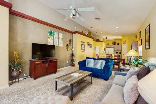 Home in gated community w/private heated pool, air hockey, tennis, clubhouse photo 4