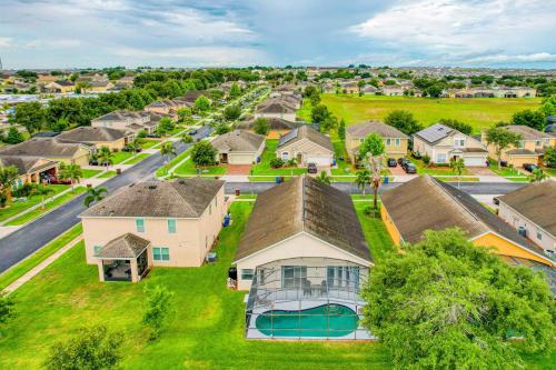 Home in gated community w/private heated pool, air hockey, tennis, clubhouse photo 28