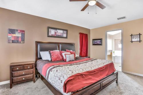 Dog-friendly home with private outdoor pool, high-speed WiFi, and central AC photo 3