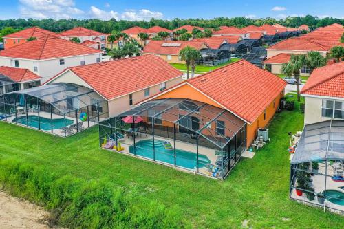 Dog-friendly home with private outdoor pool, high-speed WiFi, and central AC photo 8