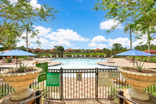 Dog-friendly home with private outdoor pool, high-speed WiFi, and central AC photo 35