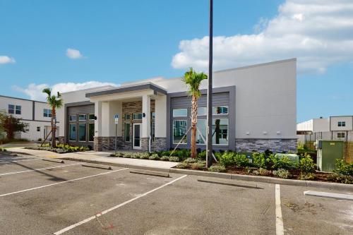 Dog-friendly radiant & modern townhome with private pool, patio, AC, & W/D photo 34
