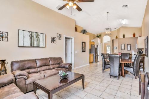 Dog-friendly home with private outdoor pool, high-speed WiFi, and central AC photo 6