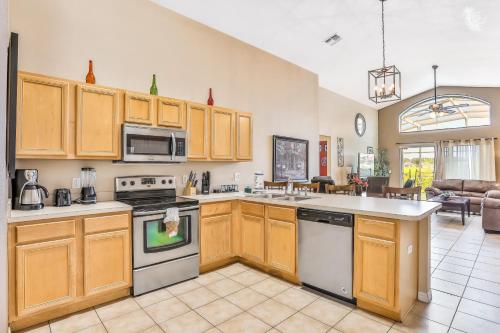 Dog-friendly home with private outdoor pool, high-speed WiFi, and central AC photo 15