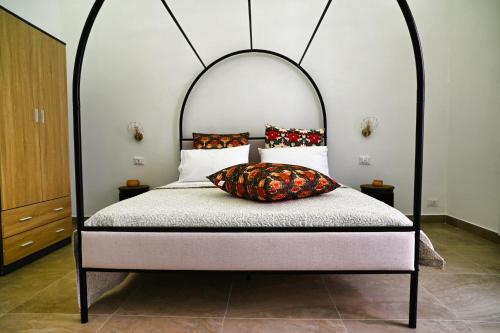 a bed with an iron frame in a bedroom at La Casa del Faro in Taranto
