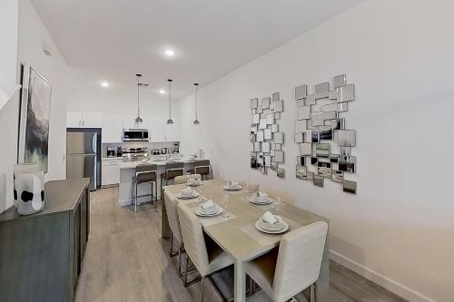 Dog-friendly radiant & modern townhome with private pool, patio, AC, & W/D photo 20