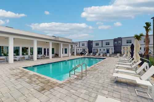 Dog-friendly radiant & modern townhome with private pool, patio, AC, & W/D photo 38