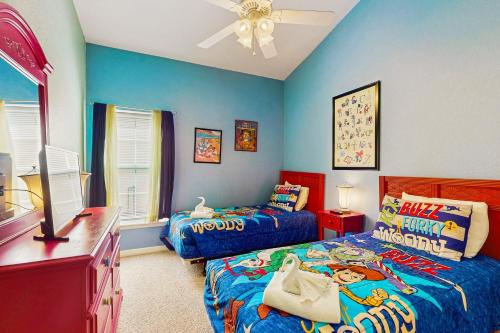 Home in gated community w/private heated pool, air hockey, tennis, clubhouse photo 15